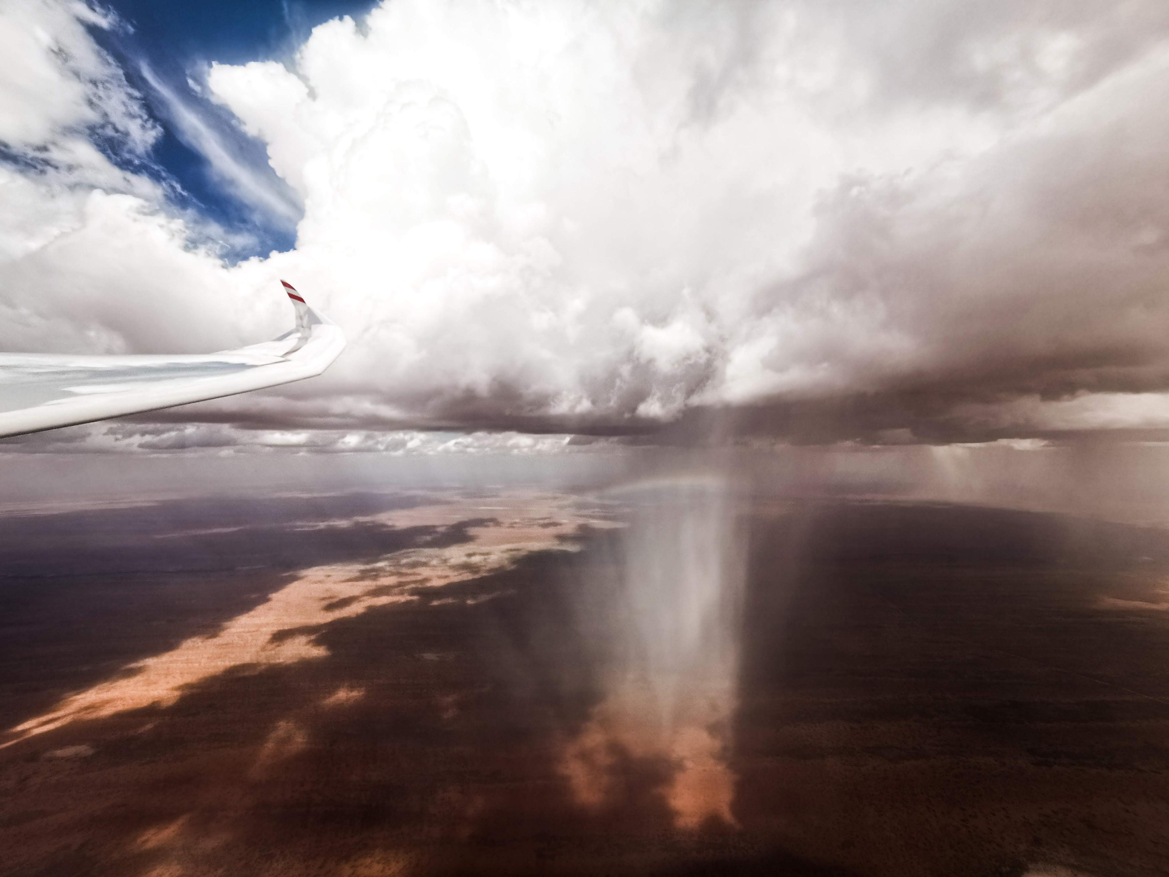 Regenschauer über der Kalahari